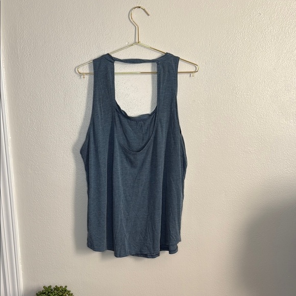 Nike Blue Scoop Neck Tank Top with Wide Straps - Picture 3 of 3